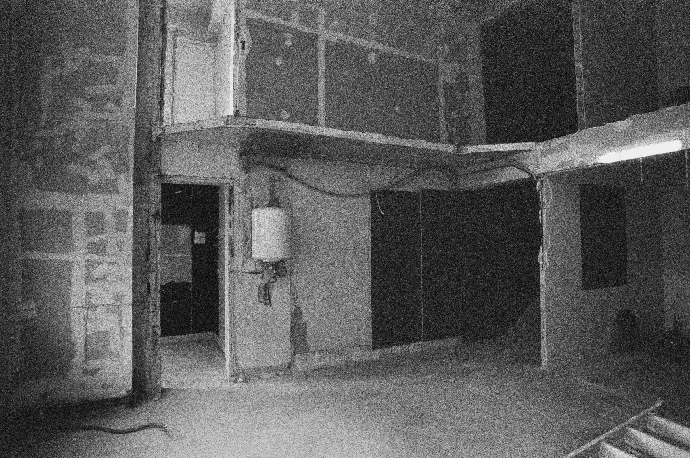 Chantier, structure porteuse et murs piqués